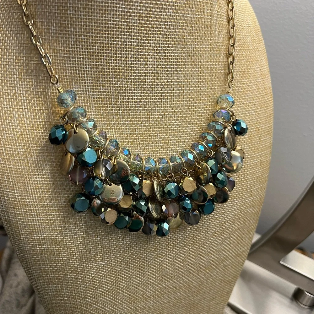Teal Crystal glass and gold necklace - Picture 6 of 6